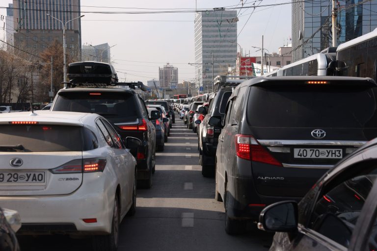 Авто зам ашигласны төлбөрөө ирэх оноос өмнө төлөхгүй бол хоног тутамд 0.5 хувийн алданги тооцно