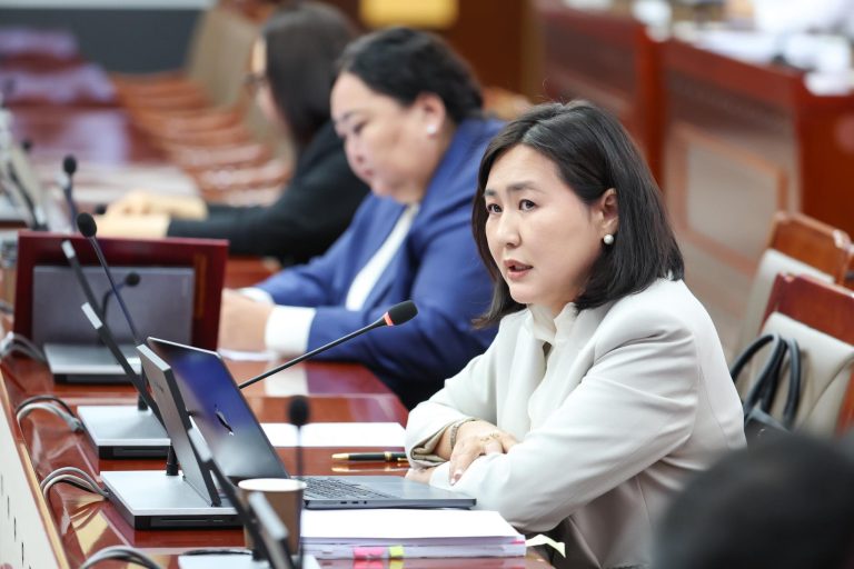 Улсын төсвийн хөрөнгө оруулалтаар хэрэгжиж буй төсөл, арга хэмжээг санхүүжүүлэх асуудлыг хэлэлцлээ