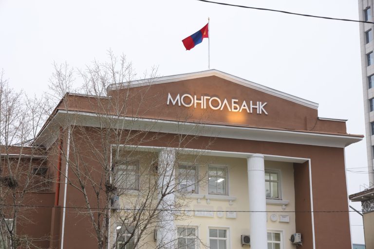 Бодлогын хүүг хэвээр хадгалж, тэтгэврийн зээлийн зохицуулалтыг өөрчиллөө