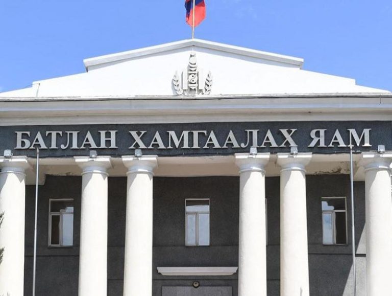 Батлан хамгаалахын сайд алба хаагчдад эрсдэлээс урьдчилан сэргийлэх зөвлөмж хүргүүллээ