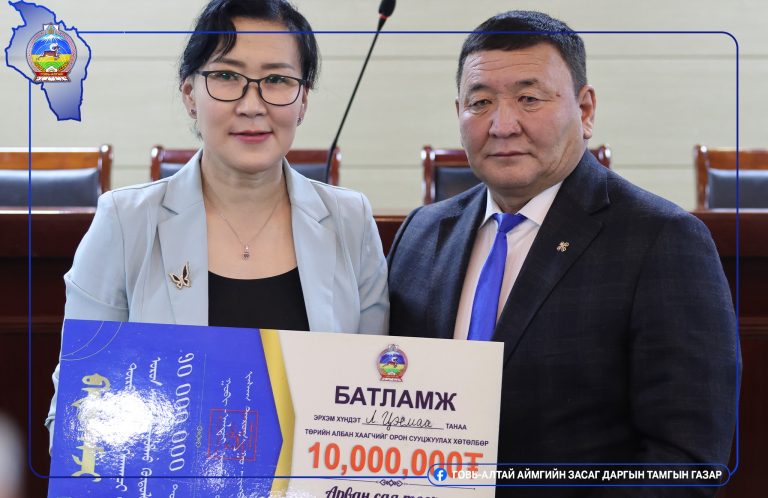 Говь-Алтай: Эрүүл мэндийн салбарын 50 албан хаагч 500 сая төгрөгийн орон сууцны дэмжлэгт хамрагдлаа