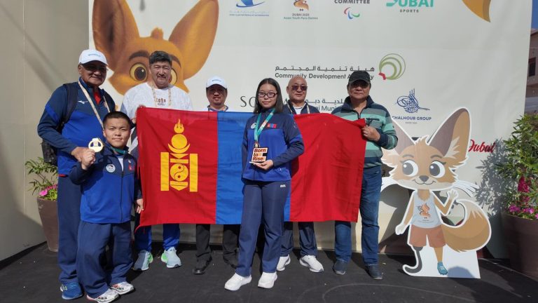 Пара тамирчид Азийн залуучуудын наадмаас найман медальтай ирлээ