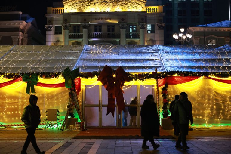 Төв талбайд “Крисмасс маркет” ажиллаж эхэлжээ