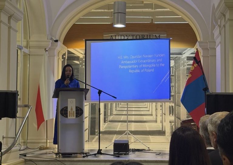 Монгол судлалын олон улсын V хурал Варшав хотноо боллоо
