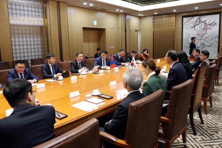 БНСУ-ын Үндэсний Ассамблейн дэд дарга Жү Ху Ён УИХ дахь Монгол-БНСУ-ын парламентын бүлгийн дарга Б.Бат-Эрдэнэ тэргүүтэй төлөөлөгчдийг хүлээн авч уулзлаа