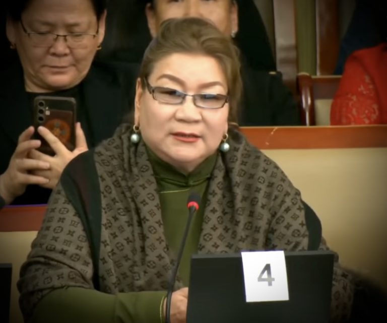 Сэтгүүлчид халдаж, танхайрсан Ц.Оюунжаргалд шүүхээс торгуулийн ял оноолоо