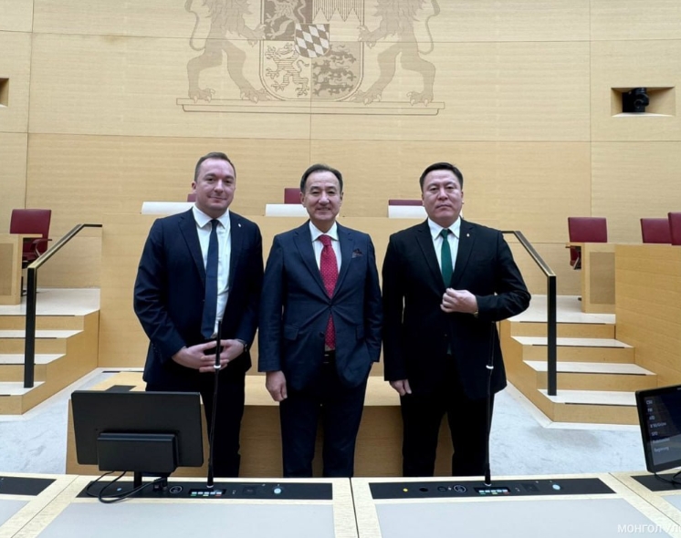 Хууль зүйн байнгын хорооны дарга Д.Цогтбаатар ХБНГУ-д ажиллав