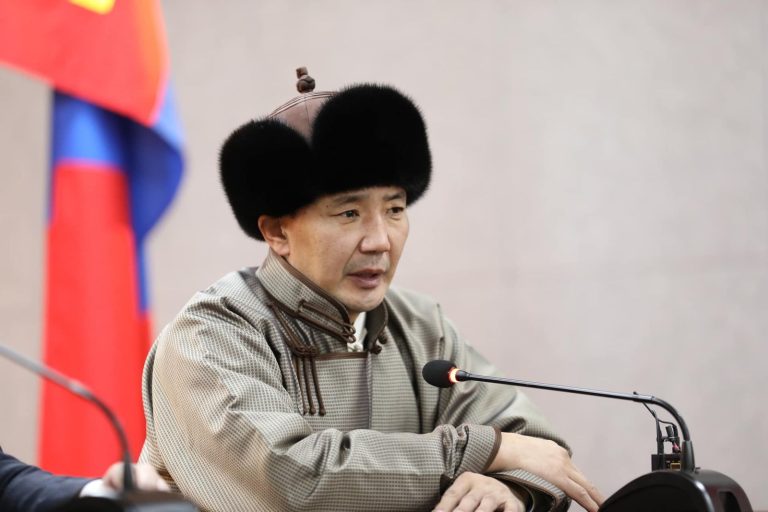 Баянхонгор аймгийн Засаг дарга Д.Мөнхсайханы товч намтар