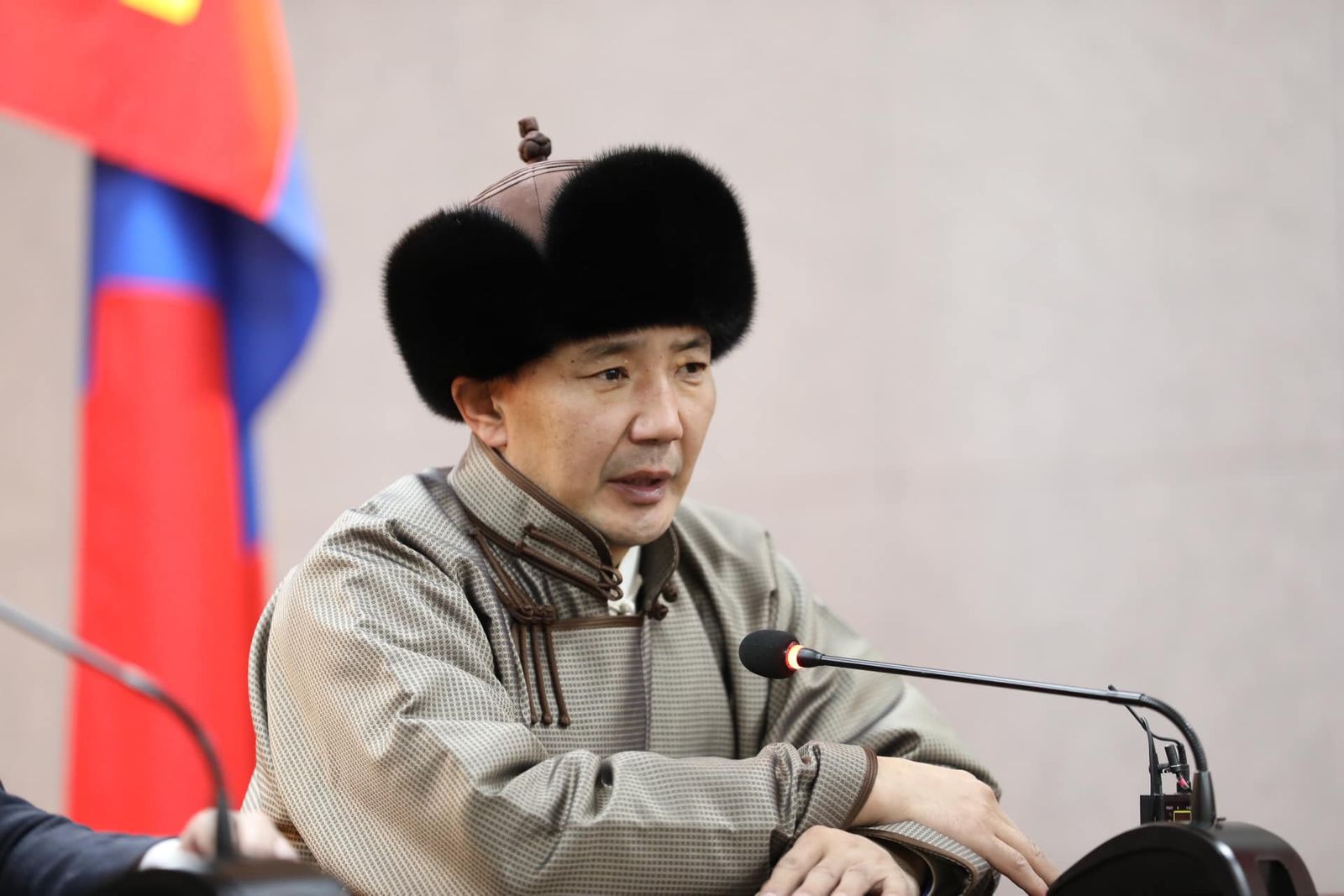 Баянхонгор аймгийн Засаг дарга Д.Мөнхсайханы товч намтар