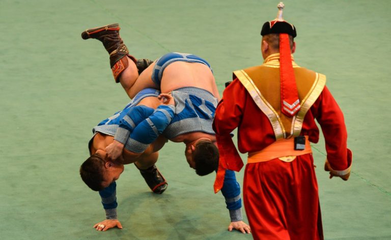 Хоёрдугаар сард болох бөхийн барилдааны хуваарьтай танилцана уу