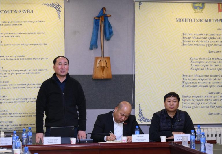 ХХААХҮ-ийн сайд М.Бадамсүрэн Эрдэнэцагаан сумын иргэдтэй уулзлаа