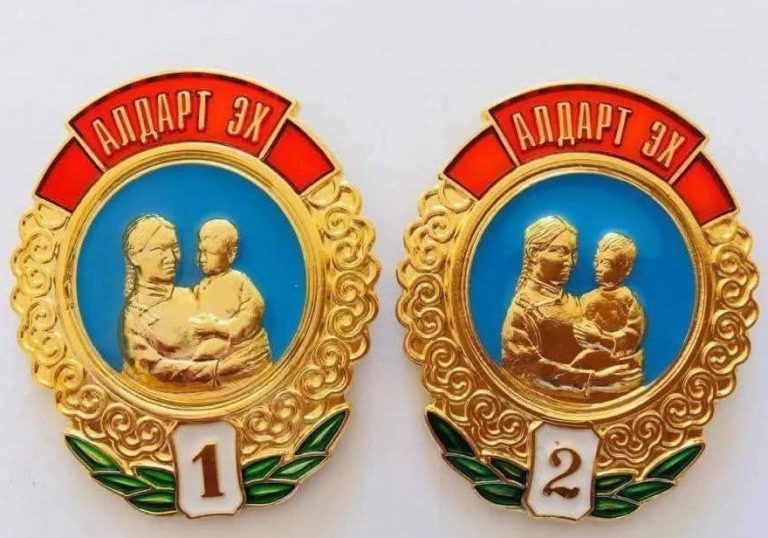 “Алдарт эх”-ийн I, II одон авах ээжүүдийн материалыг хүлээн авч эхэллээ