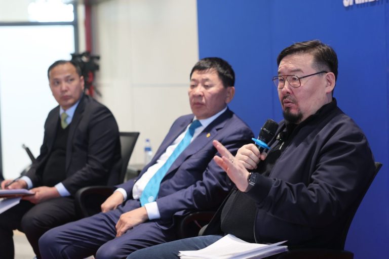 Г.Занданшатар: Замын-Үүд сумыг хотын статустай болгож, хил гааль дахь авлигыг арилгана