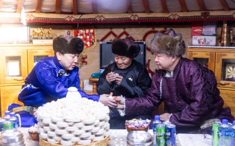 УИХ-ын дарга Н.Учрал Сүхбаатар аймгийн Сүхбаатар сумын ахмад малчныд зочилжээ