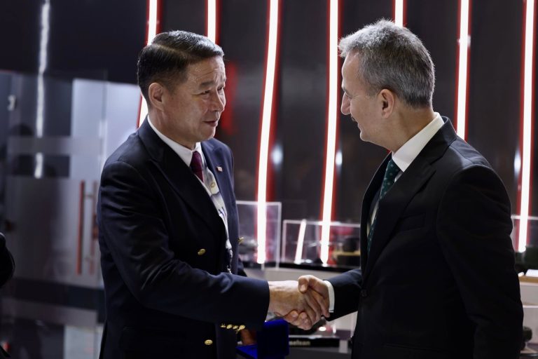 Дэлхийн батлан хамгаалахын технологийн “DIMDEX-2026” үзэсгэлэнд сайд Д.Батлут оролцож байна