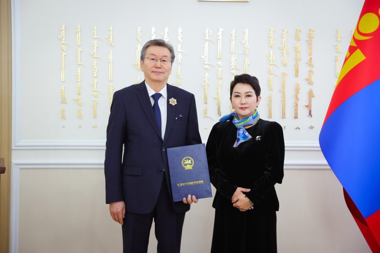 А.Ц.Доржиевийг “Алтан гадас одон”-гоор шагнажээ