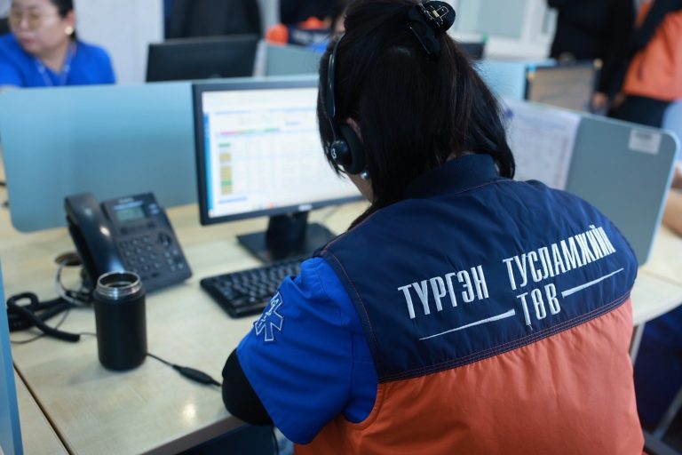 Түргэн тусламжийн машинуудад хотхон, хорооллын бүх хаалтыг нээдэг тоноглол суулгана