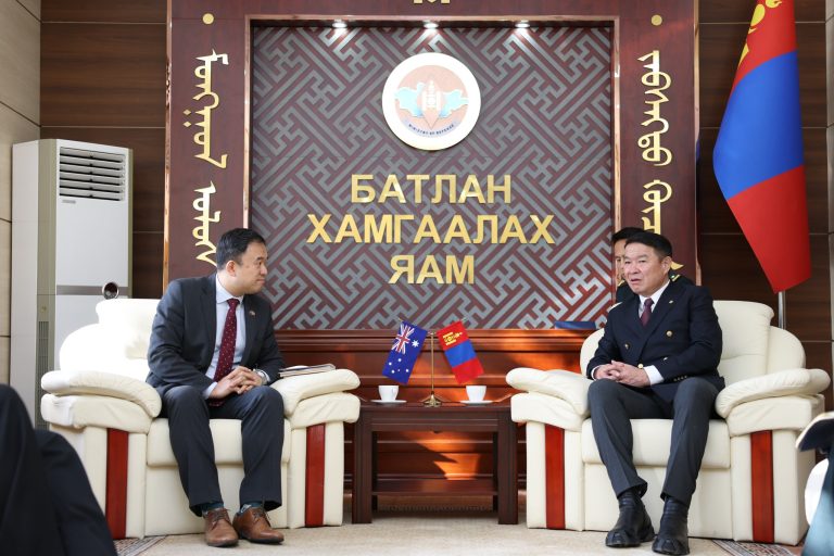 Батлан хамгаалахын сайд Д.Батлут Австралийн Холбооны Улсын Элчин сайдыг хүлээн авч уулзлаа