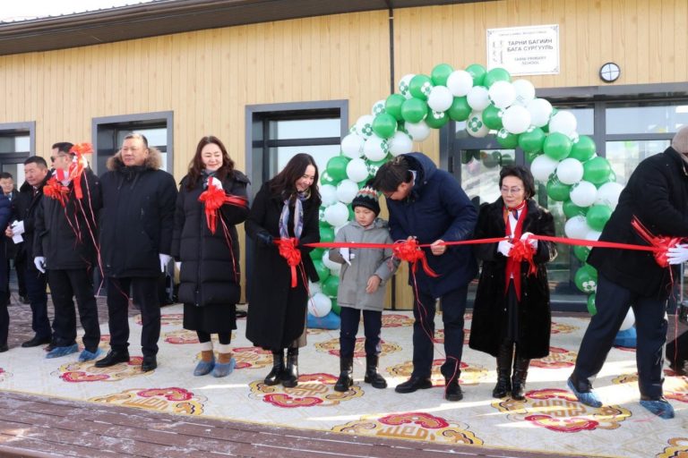 Сэлэнгэ аймгийн Мандал сумын Тарни багт бага сургууль нээлтээ хийлээ