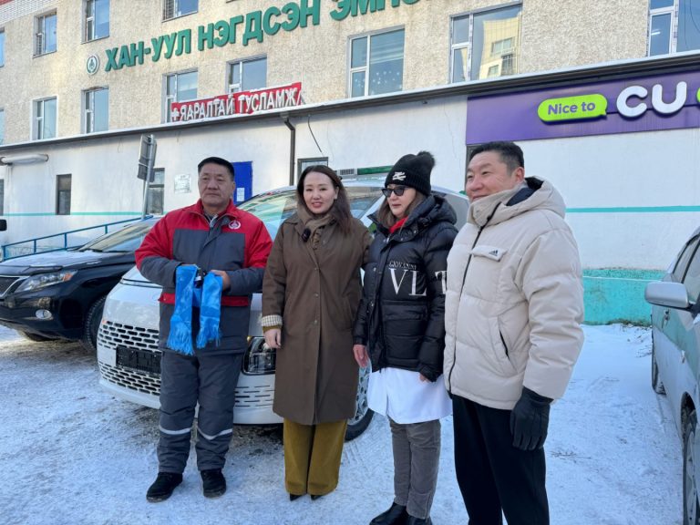 Хан-Уул дүүргийн Нэгдсэн эмнэлэгт түргэн тусламжийн машин гардуулан өглөө