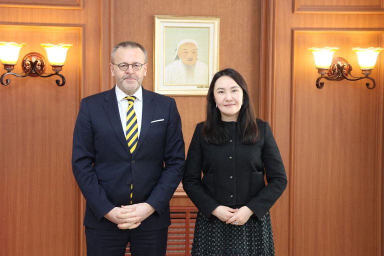 Чехийн Үндэсний музейд Монголын үлэг гүрвэлийн олдворуудаар үзэсгэлэн гаргана