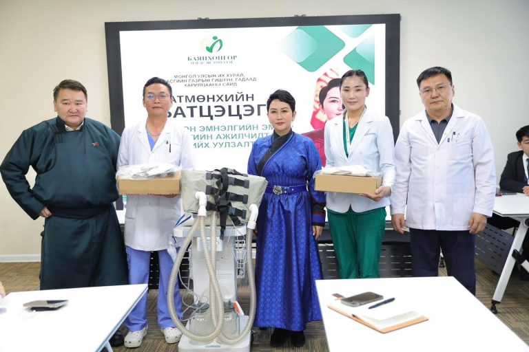 Баяхонгор аймгийн Нэгдсэн эмнэлэгт амьсгалын замын ариутгалын 4 аппарат бэлэглэлээ