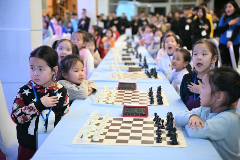 Өсвөрийн шатарчдын Улаанбаатар хотын аварга шалгаруулах тэмцээнд 950 гаруй сурагч оролцож байна