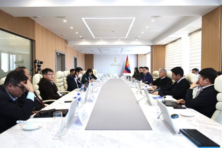 Эдийн засаг, хөгжлийн сайд Ж.Энхбаяр Төсвийн тогтвортой байдлын зөвлөлийн гишүүдийг хүлээн авч уулзлаа