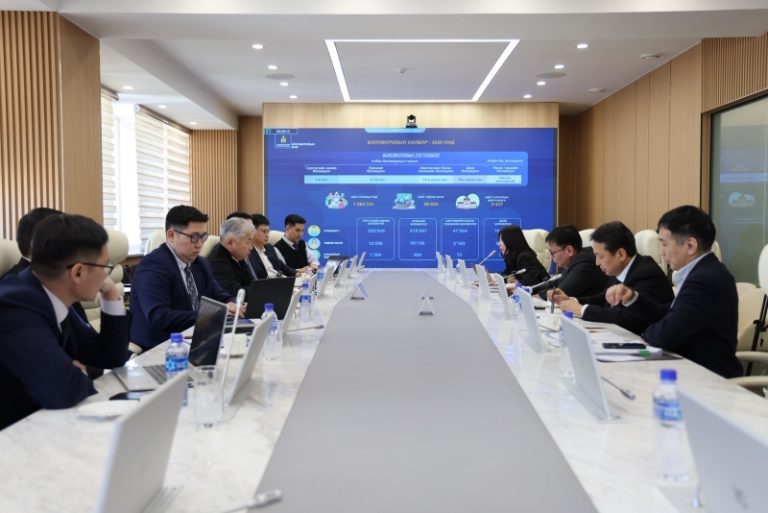 Эдийн засаг, хөгжлийн сайд Ж.Энхбаяр Боловсролын яамны  удирдлагуудыг хүлээн авч уулзав