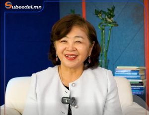 Сувилагч мэргэжилтэй бүсгүй 26 насандаа Монголын радиогийн нэвтрүүлэгч болсон түүх