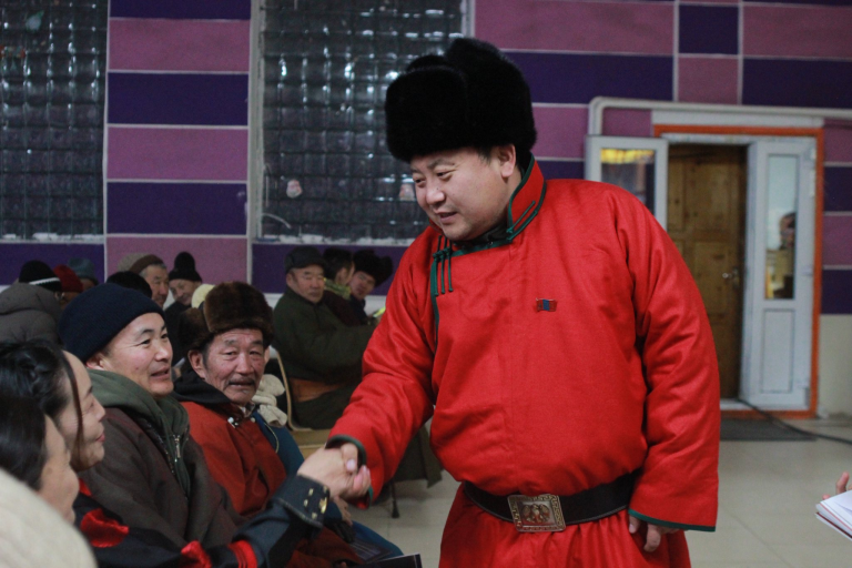 УИХ-ын гишүүн О.Алтангэрэл Өвөрхангай аймгийн 8 сумын 1500 гаруй иргэдтэйгээ уулзаад байна