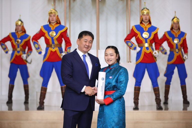 “Ерөнхийлөгчийн илгээлт 2100” тэтгэлгийн эзэд 21 улсын шилдэг их сургуулиудад суралцаж байна