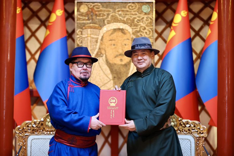 Монгол Улсын Ерөнхийлөгч У.Хүрэлсүх уламжлалт анагаах ухааныг хөгжүүлэх тухай зарлиг гаргалаа