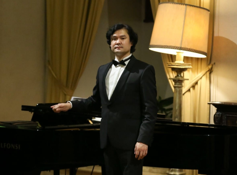 МУСТА Б.Жавхлантөгс: Архи дарс, мөрийтэй тоглоомноос л хол яваарай  