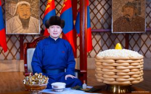 Монгол Улсын Их Хурлын дарга Н.Учрал “Сүрээр дарагч” хэмээх гал улаан морин жилийн Сар шинийн мэндчилгээ дэвшүүллээ