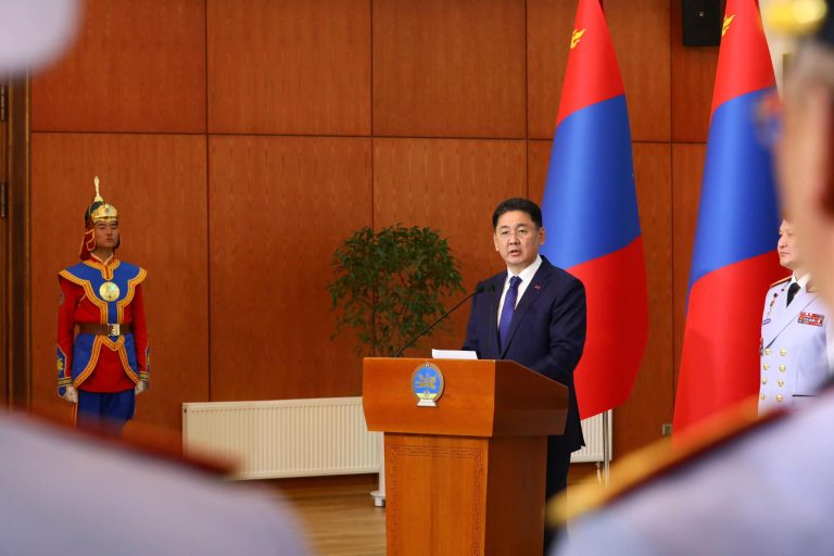 Шилдэг сонсогч, сурагчид шагнал гардууллаа