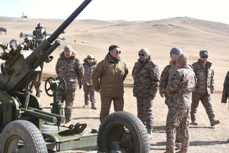 БАТЛАН ХАМГААЛАХЫН САЙД Д.БАТЛУТ ЗЕНИТЧДИЙН БУУДЛАГА, ХАРВАЛТТАЙ ТАНИЛЦЛАА