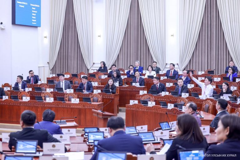 Засгийн газрын үйл ажиллагааны хөтөлбөрийн биелэлтийн явц, улсын хөгжлийн 2025 оны төлөвлөгөөний гүйцэтгэлийн тайланг хэлэлцэв