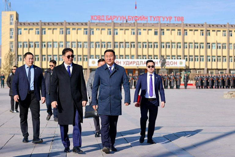 Монгол Улсын Ерөнхийлөгч У.Хүрэлсүх баруун бүсийн тулгуур төв Ховд аймгийн иргэдтэй уулзлаа